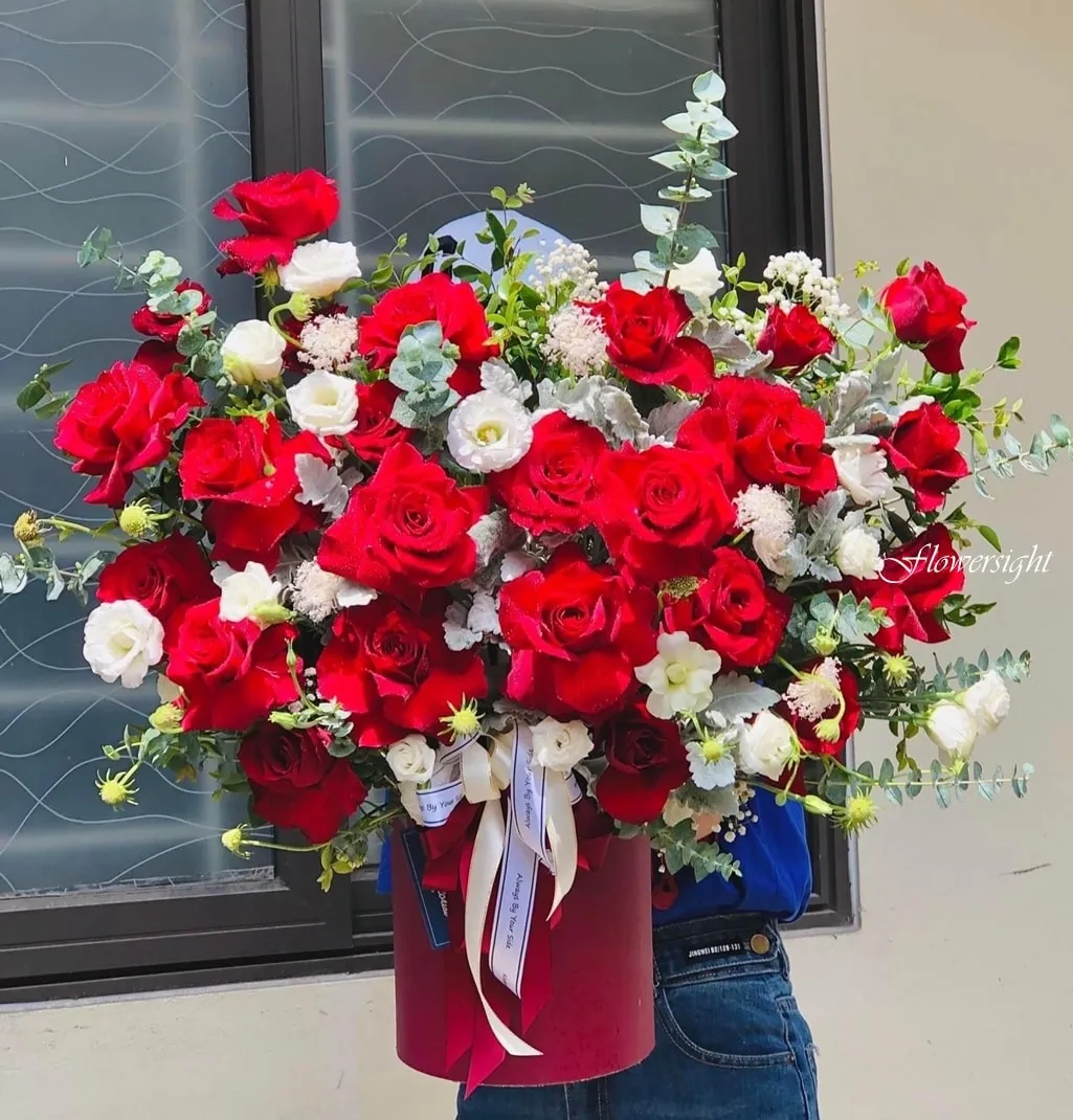 Bó hoa tone đỏ quý phái chúc mừng sinh nhật