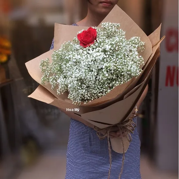 Thiết kế hoa hồng tối giản nhưng đầy tính nghệ thuật cho người sáng tạo