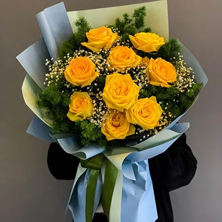 Bó hoa hồng vàng rực rỡ cầu chúc cho sự nghiệp sếp luôn thăng tiến