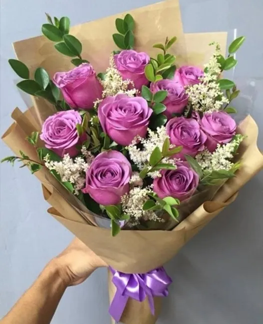 Bó hoa chúc mừng sinh nhật sắc đỏ rực rỡ tượng trưng cho tình yêu nồng cháy