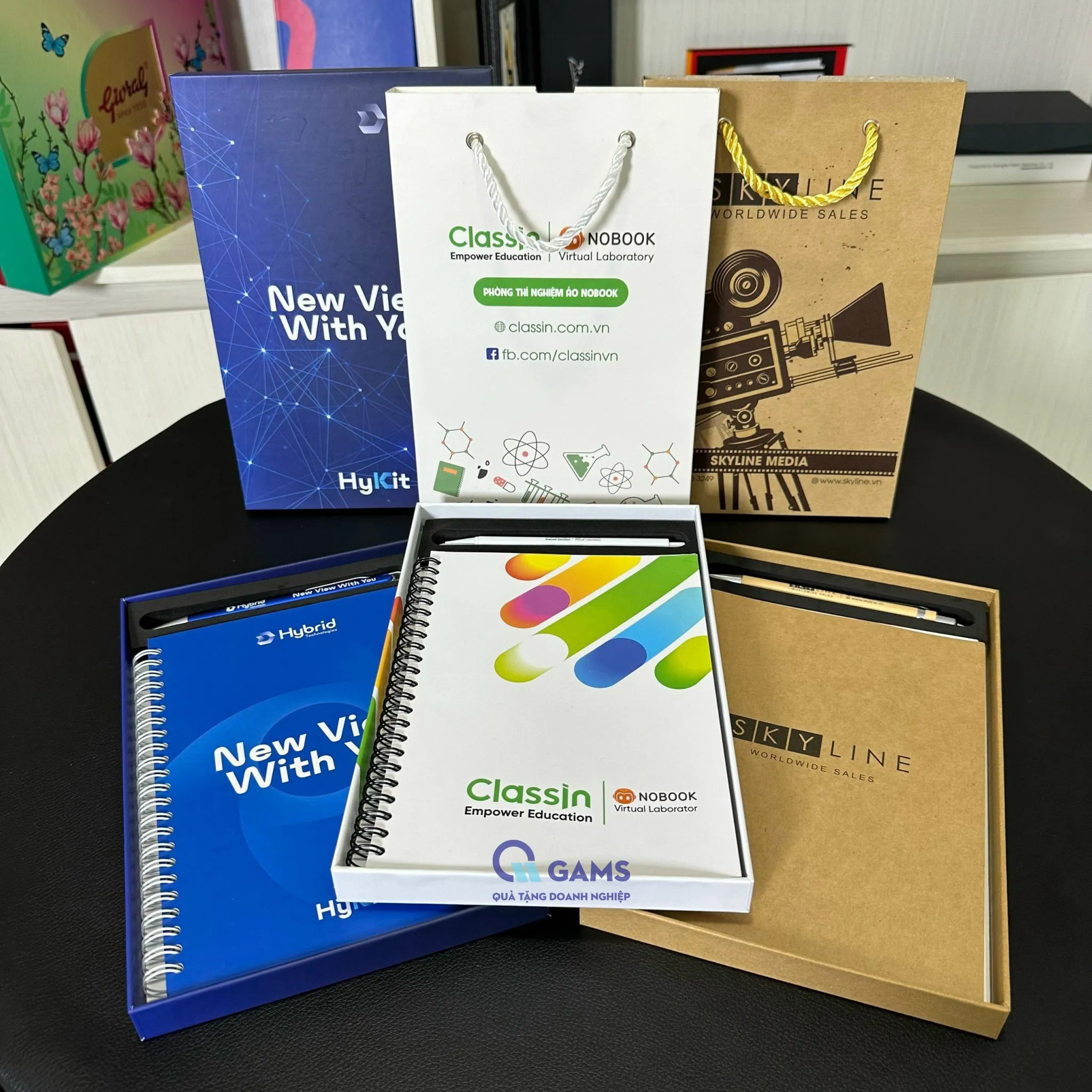 Bộ quà tặng sổ lò xo và bút in tên