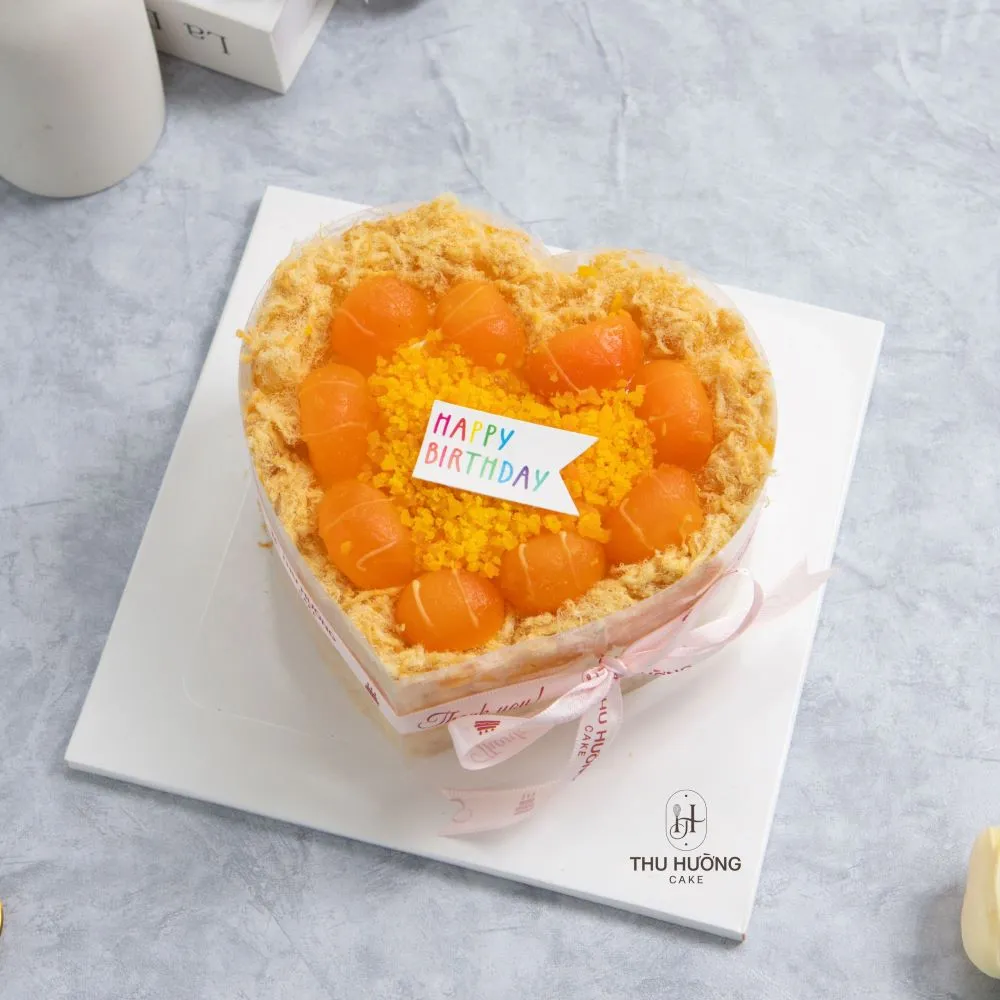 Bánh sinh nhật bông lan trứng muối trái tim