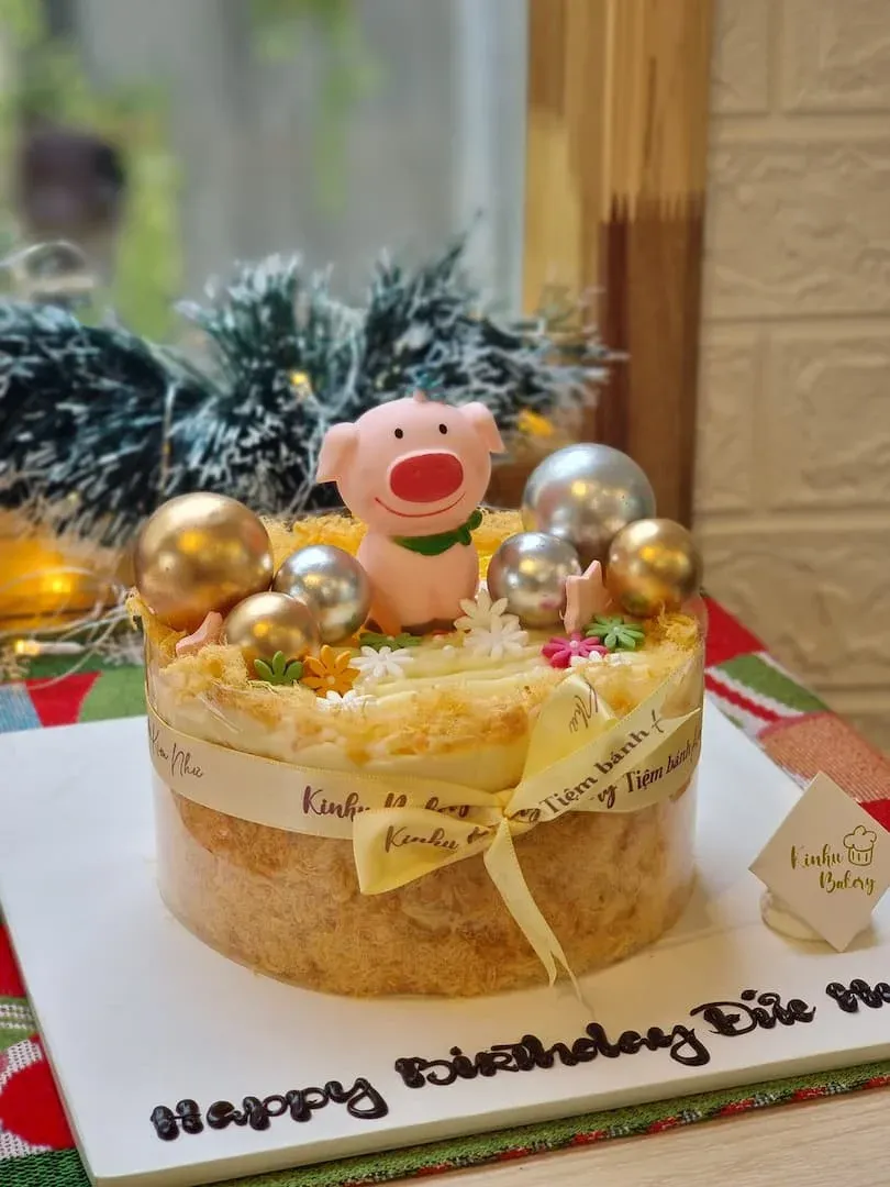 Bánh bông lan trứng muối trang trí rực rỡ cho tiệc sinh nhật