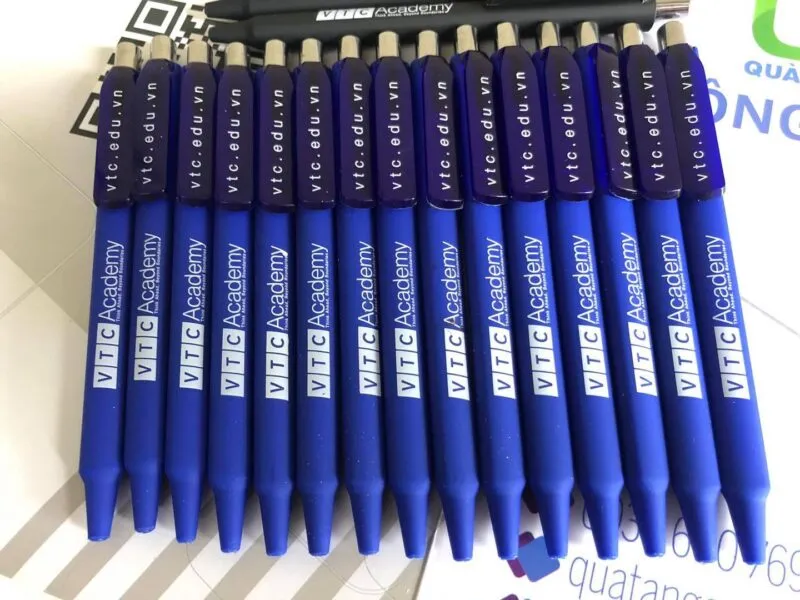 Bút bi quảng cáo VTC Academy dùng tặng học sinh trong sự kiện ngày hội hướng nghiệp