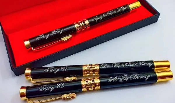 Bút ký tên đẳng cấp - Biểu trưng cho sự nghiệp nhà giáo