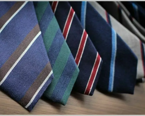 Cà vạt sang trọng phụ kiện không thể thiếu của bố ngày Tết