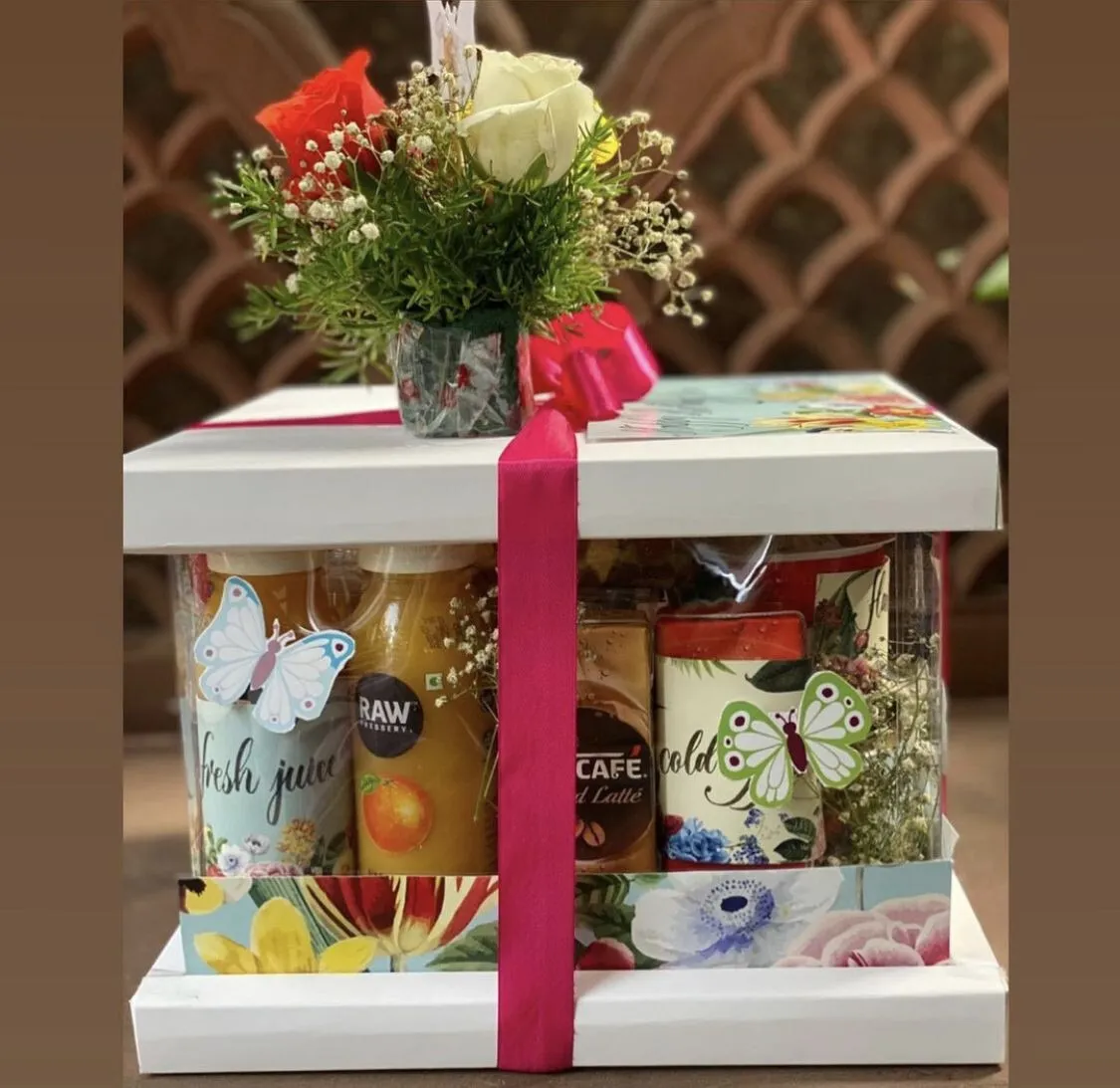 Trình bày quà tặng trong hộp nhựa trong suốt đầy tinh tế