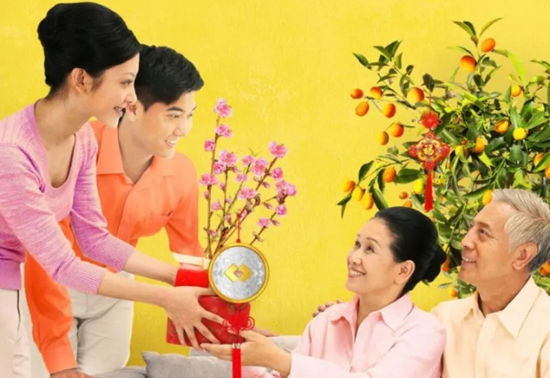 Chúc Tết bố mẹ chồng tinh tế