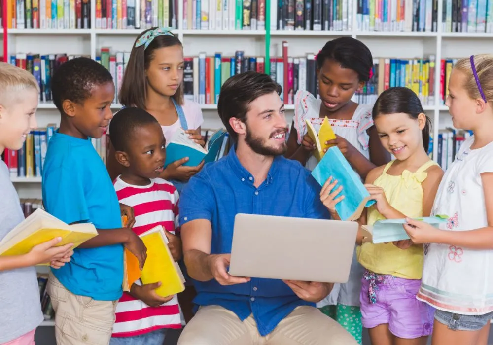 Lời chúc tết thầy cô cũ thể hiện lòng tri ân sâu sắc