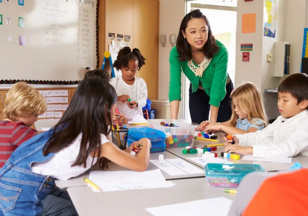 Thơ chúc tết thầy cô giàu cảm xúc và tinh tế