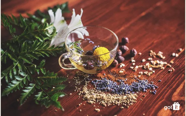 Có thể tặng quà sinh nhật cho sếp nữ là món đồ sử dụng hàng ngày như túi xách thời trang