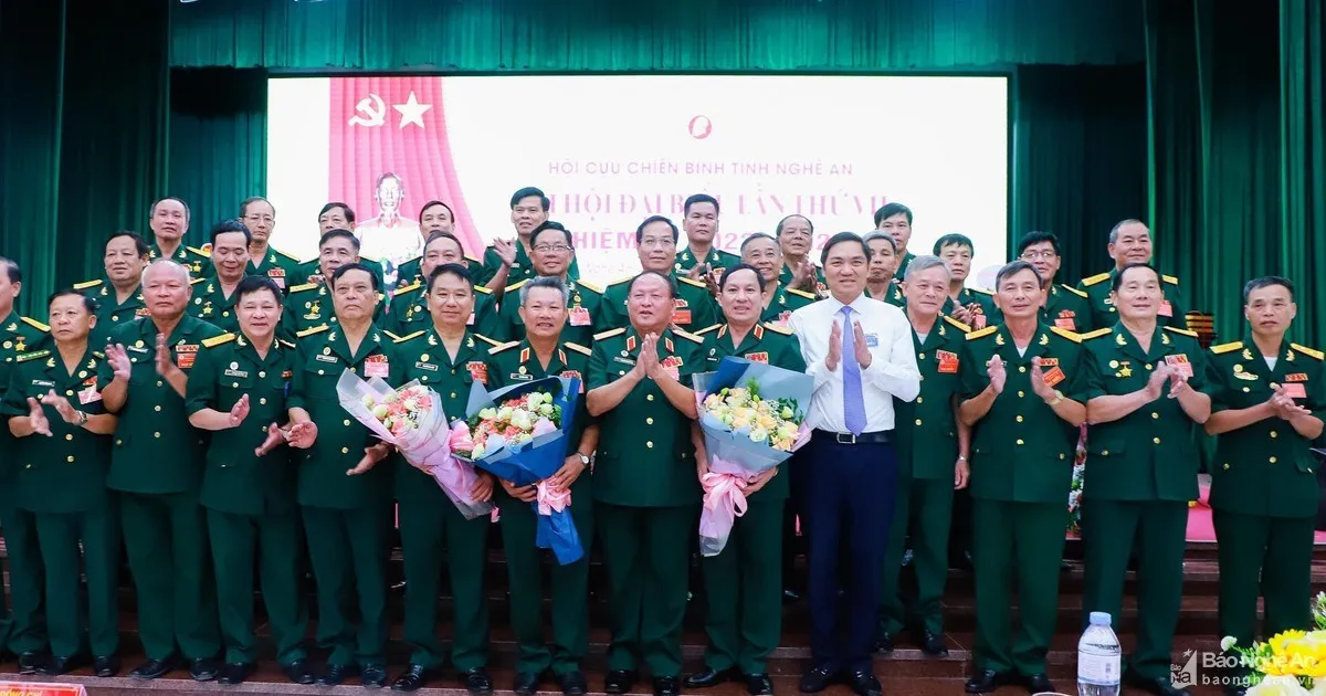 Chào mừng các đồng chí cựu chiến binh tham dự đại hội và nhận quà Tết