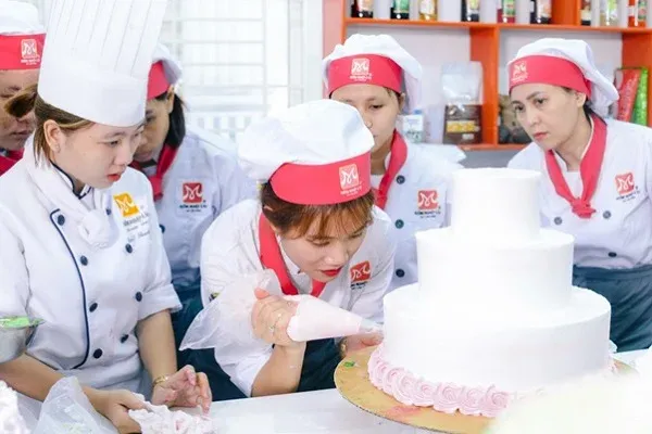 Đào tạo thợ làm bánh kem chuyên nghiệp tại TPHCM