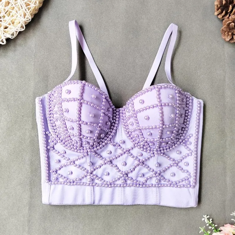 Phụ nữ tự tin thường chọn trang phục tôn dáng