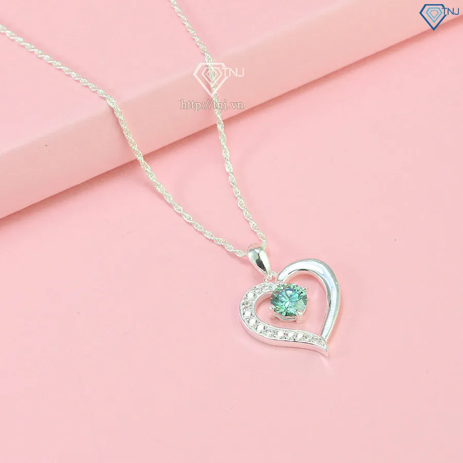 Góc nghiêng của sản phẩm thể hiện kỹ thuật đính đá điêu luyện