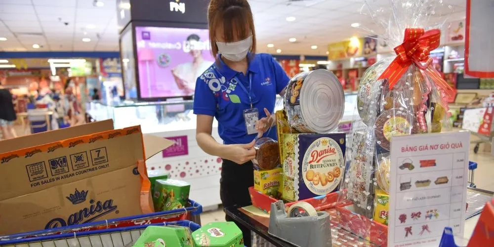 Khu vực trưng bày đa dạng các mẫu giỏ quà tết siêu thị coopmart