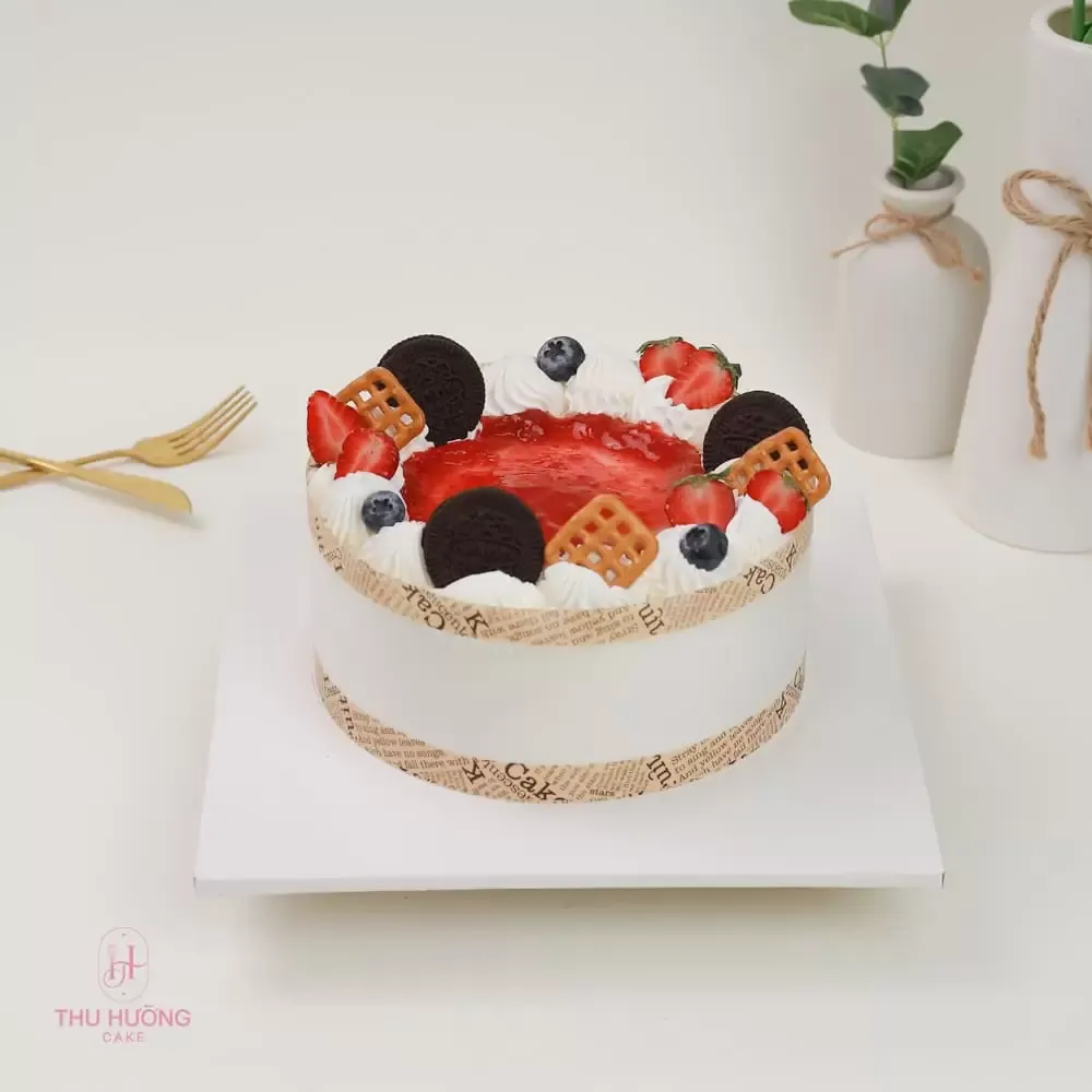 Đơn giản hơn với chiếc bánh kem mứt dâu tây