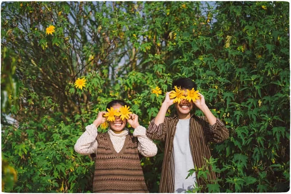 Nhiếp ảnh gia Thạch Thanh Bình cùng mẹ trong chuyến du lịch ý nghĩa