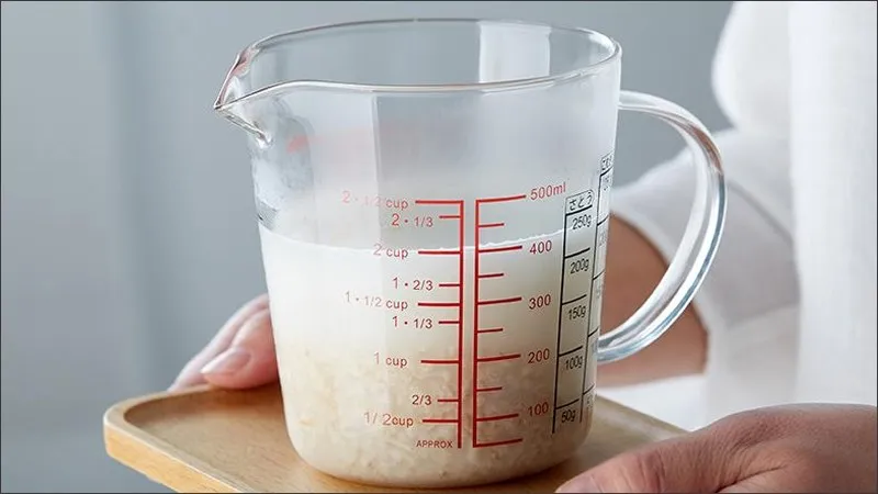 Cốc đong chia vạch rõ ràng dùng cho nguyên liệu chất lỏng làm kem