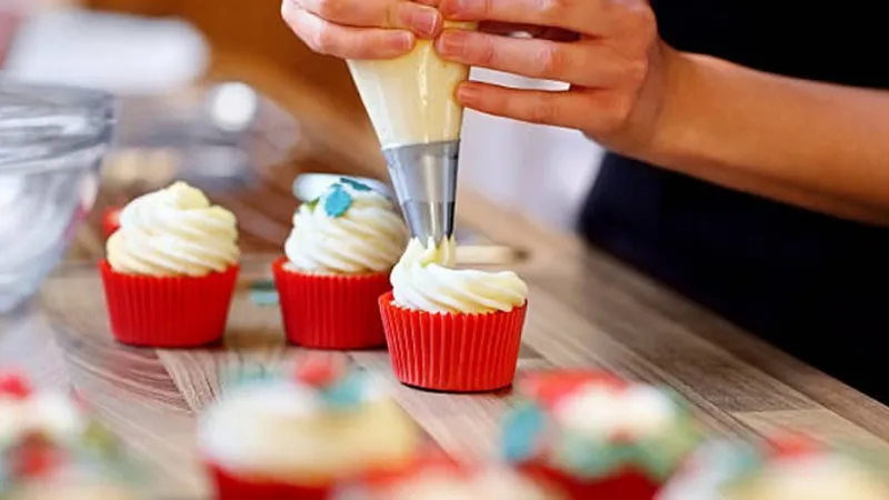 Bộ đui bắt kem inox tạo hình hoa văn đa dạng cho bánh sinh nhật