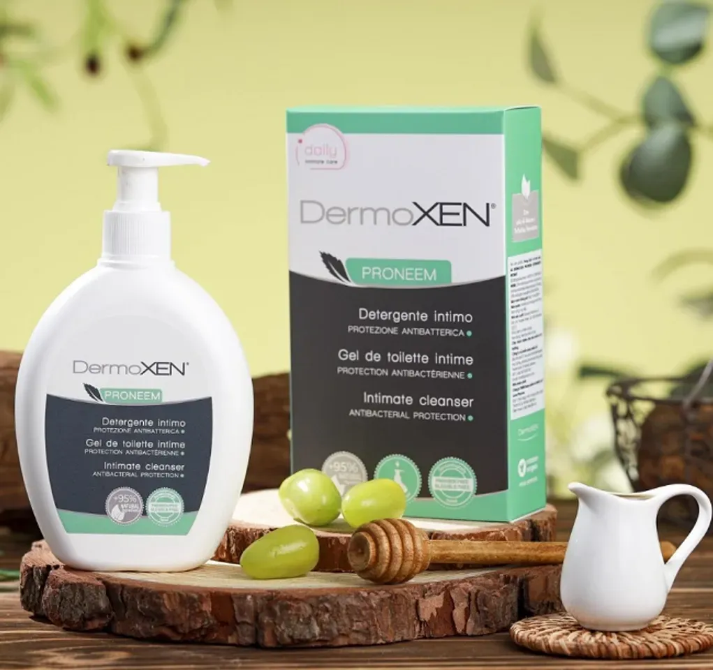 Dung dịch vệ sinh phụ nữ cho bà bầu DermoXen Proneem