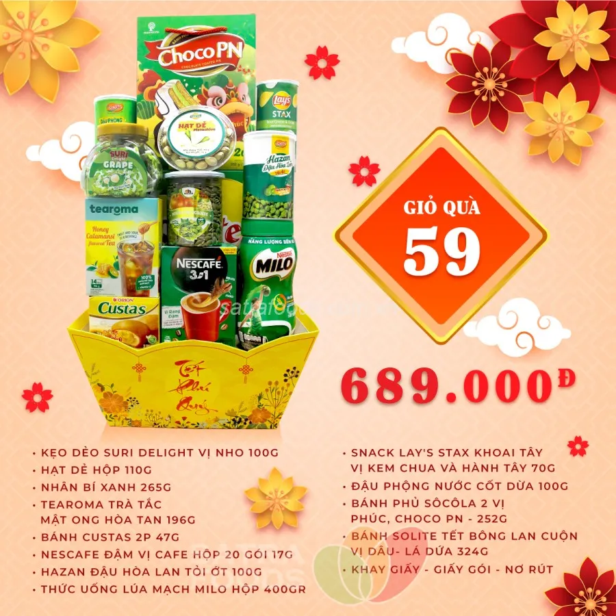 Sắp xếp rượu và trà đối xứng tạo nên diện mạo cân đối cho set quà