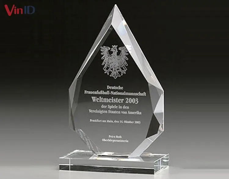 Kỷ niệm chương vinh danh nhân viên cuối năm