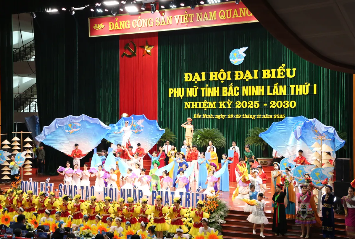 Chương trình văn nghệ chào mừng Đại hội.