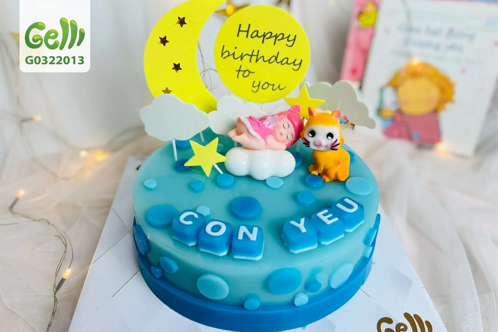 Bánh thôi nôi bé trai màu xanh với hình em bé thiên thần