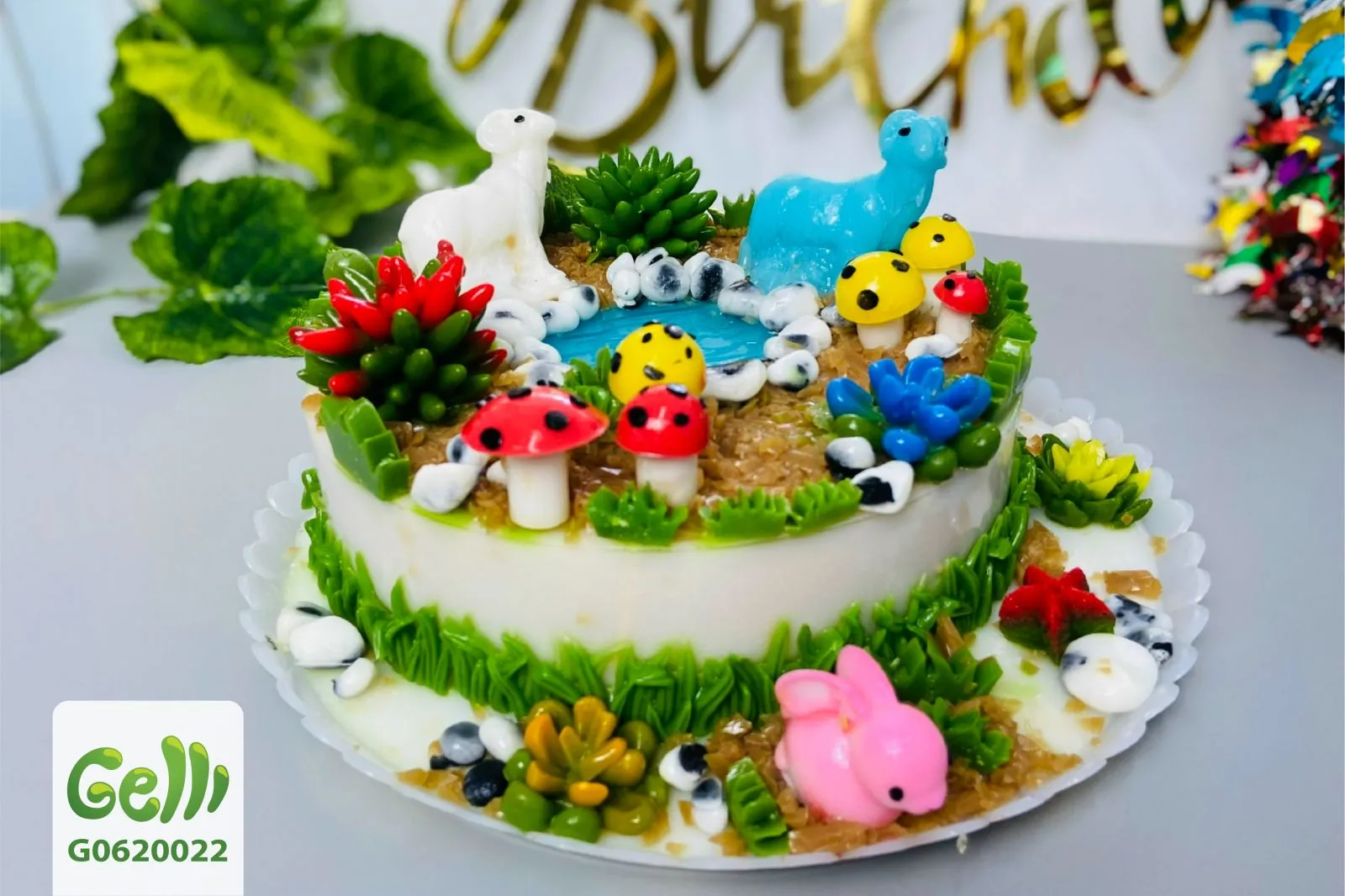 Trái cây tươi trang trí bánh sinh nhật