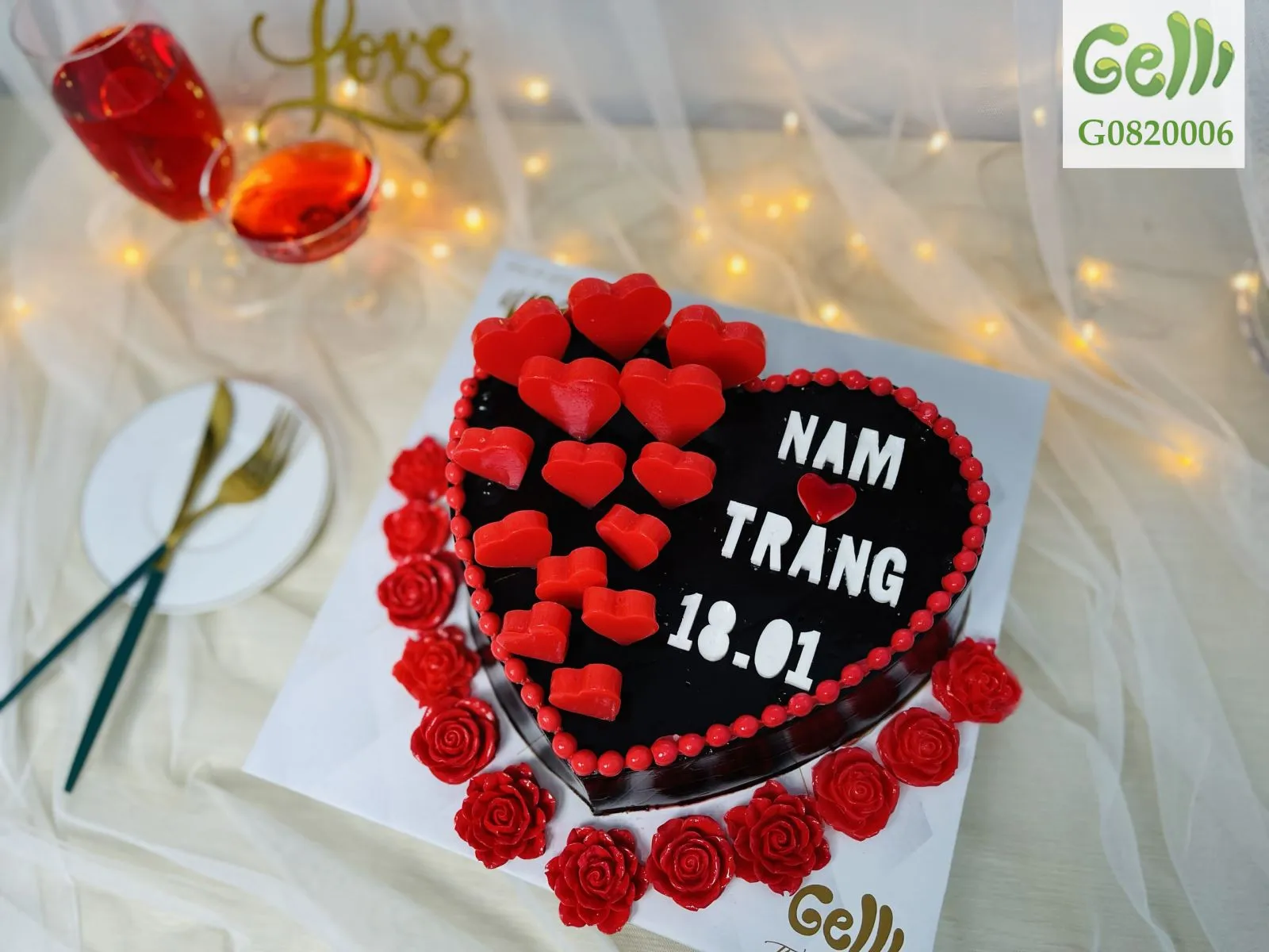Bánh sinh nhật Valentine rau câu trang trí hoa sen trắng tinh khôi