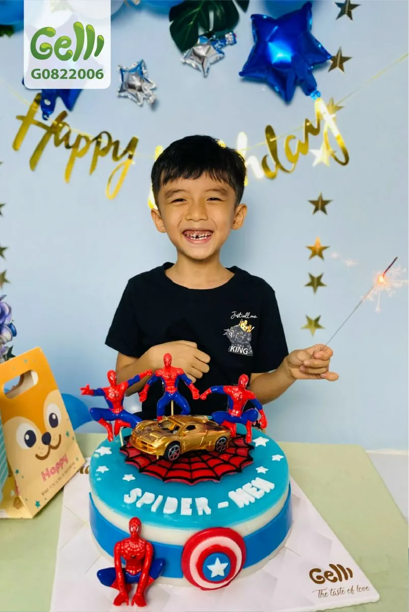 Bánh sinh nhật rau câu nghệ thuật tại Gelli với màu sắc sinh động