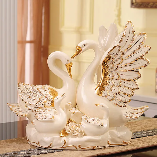 Bộ tượng gia đình thiên nga gốm trắng - Quà tặng ý nghĩa cho tổ ấm đối tác