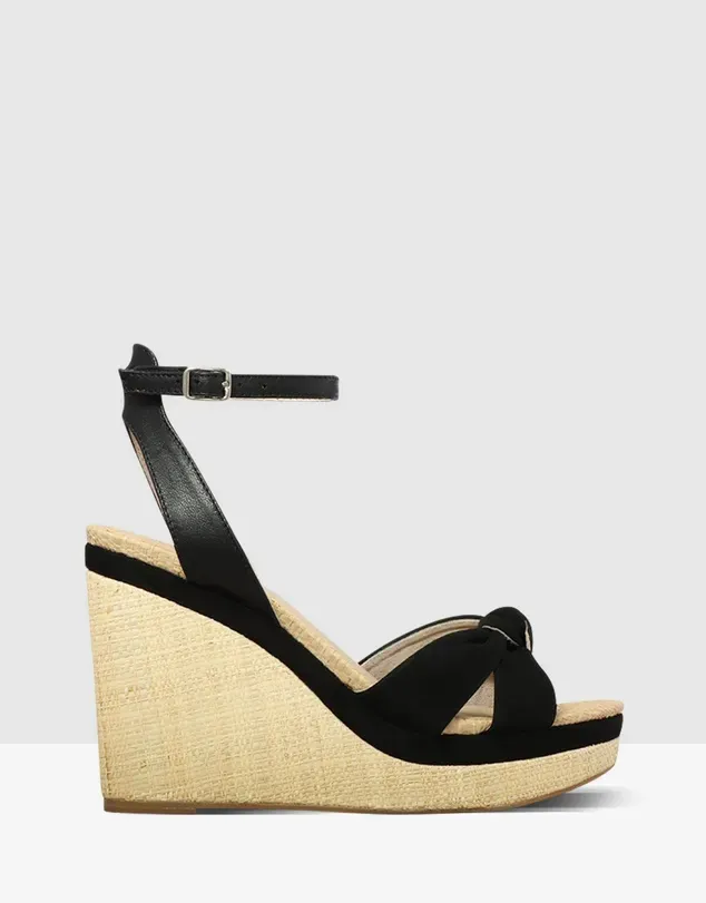 Giày đế xuồng thanh lịch cho phụ nữ 60 tuổi