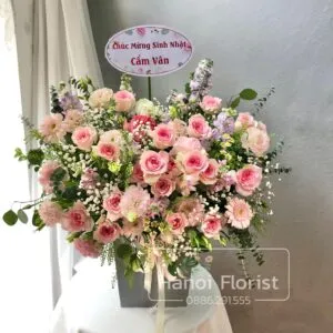 Giỏ hoa chúc mừng sinh nhật tone hồng sang trọng