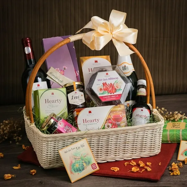 Giỏ quà Tết trái cây và rượu vang sang trọng