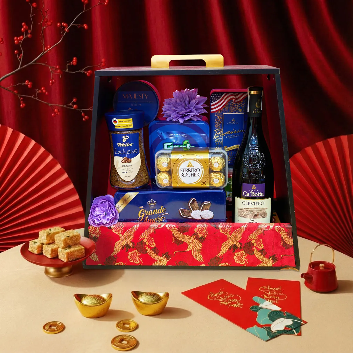 Giỏ quà Tết được chuẩn bị chu đáo để dâng lên bàn thờ tổ tiên hoặc biếu ông bà