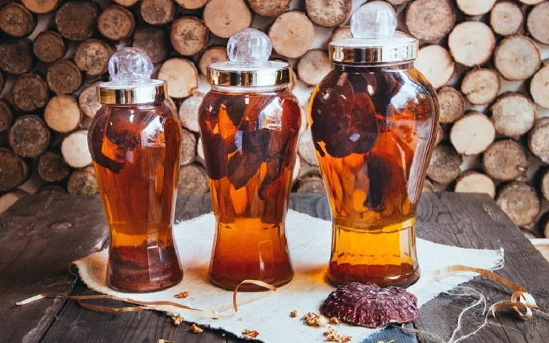 Bình rượu thuốc quý giúp bồi bổ khí huyết và hỗ trợ tiêu hóa cho người cao tuổi