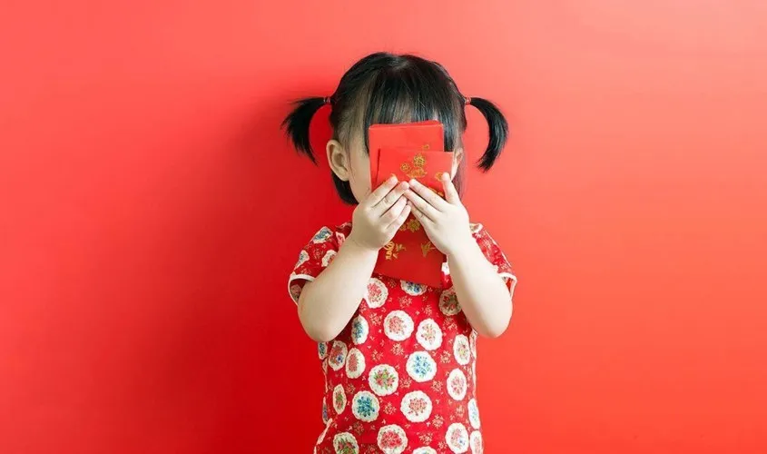 Lì xì đỏ may mắn tượng trưng cho lời chúc hay ăn chóng lớn