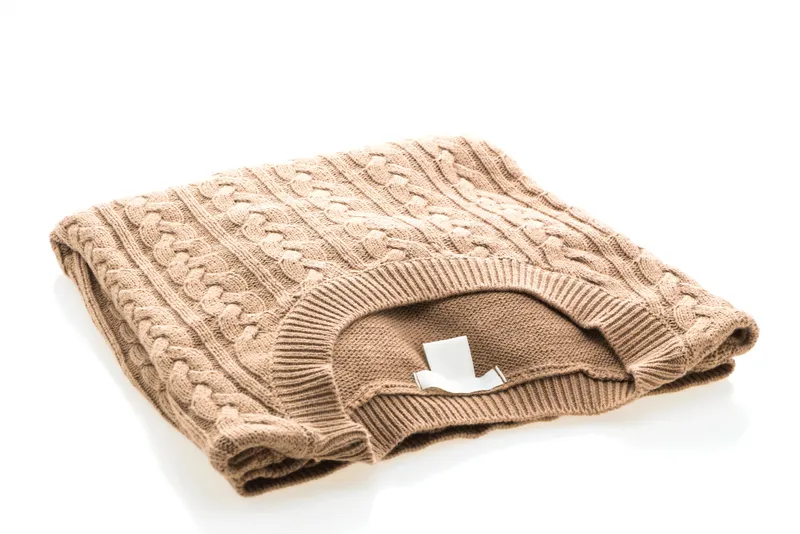 quà Giáng sinh cho bạn trai là áo len ấm áp tinh tế