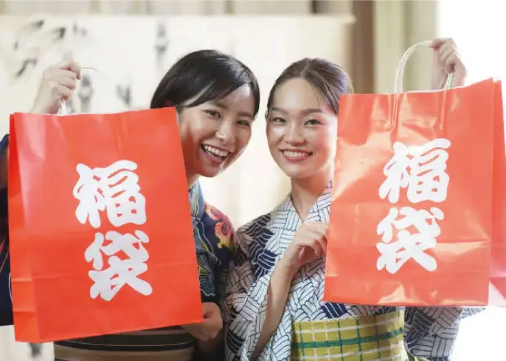 Túi Phúc Fukubukuro – Biểu tượng của sự may mắn và tài lộc bất ngờ trong văn hóa Nhật