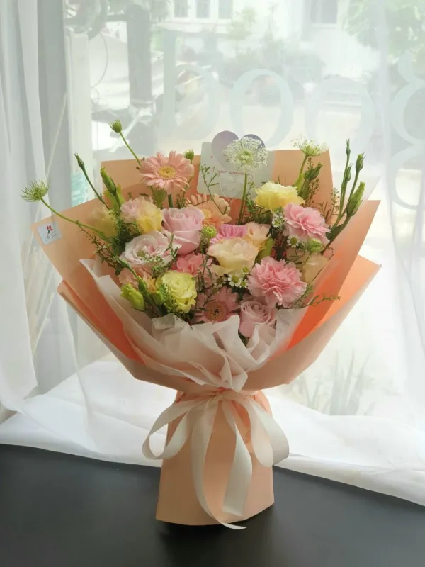 Sự dịu dàng và bền bỉ của hoa chính là biểu tượng của mẹ hiền