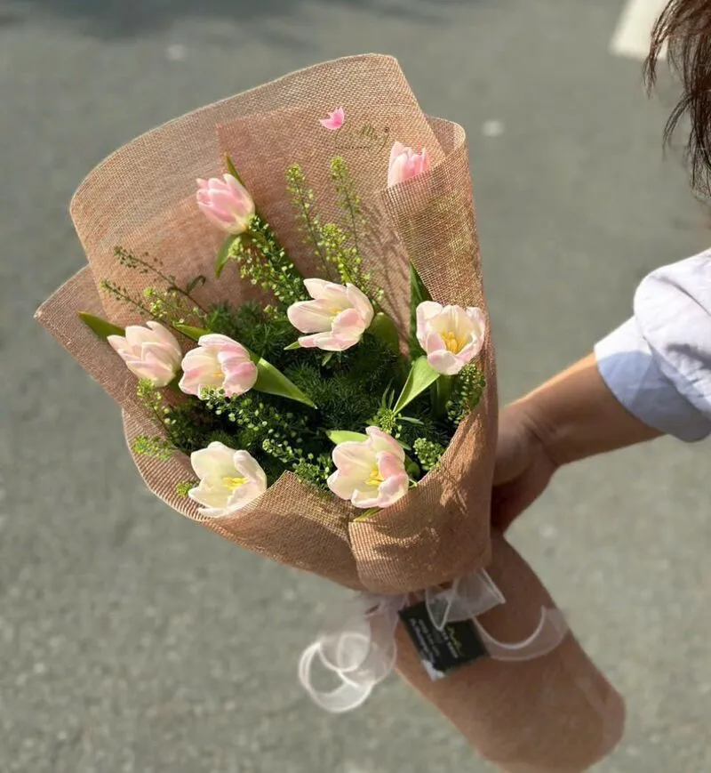 Bó hoa rực rỡ với sắc màu tươi sáng cho ngày sinh nhật ý nghĩa