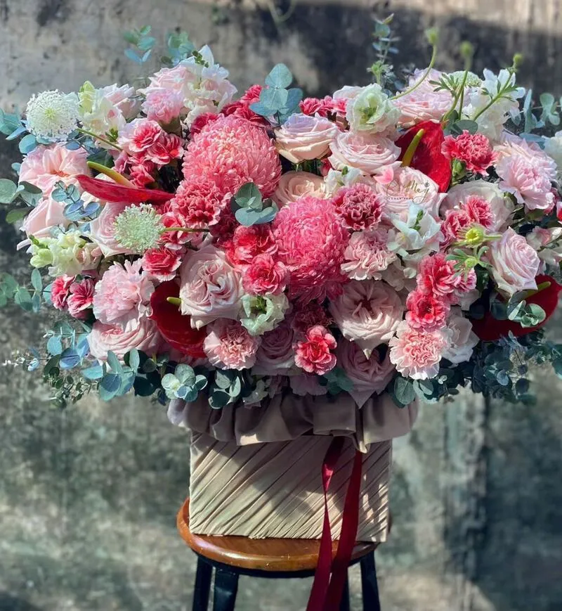 Hoa hồng rực rỡ mang lời chúc yêu thương ngọt ngào gửi đến chị gái