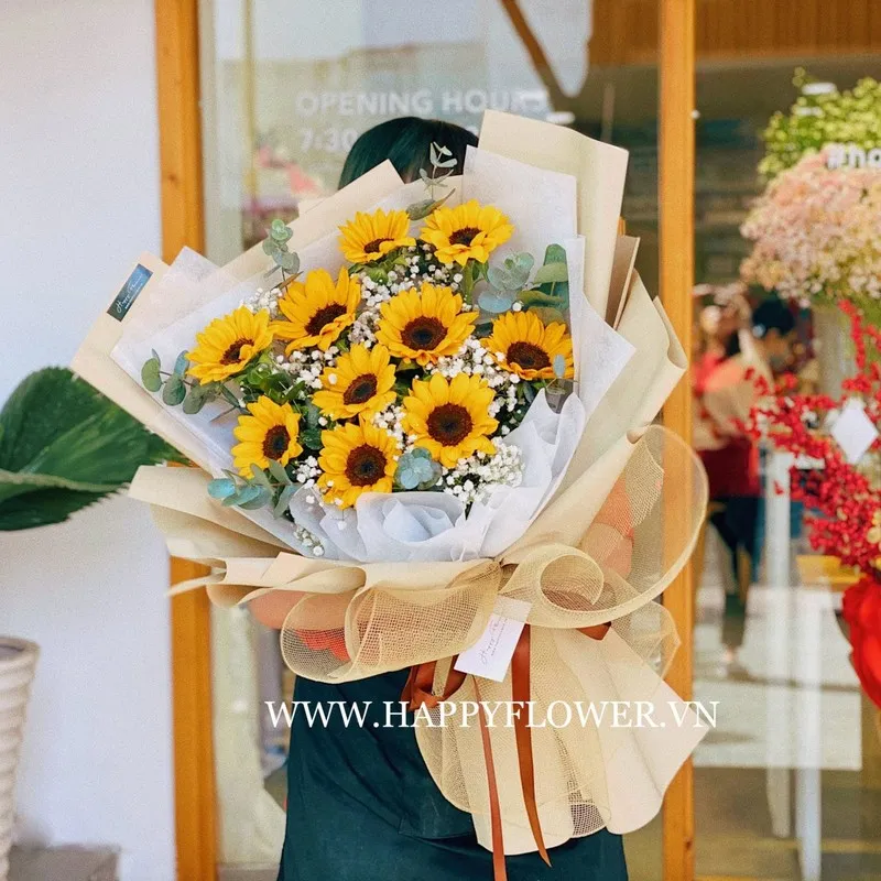 Bó hoa hướng dương rực rỡ trong nắng