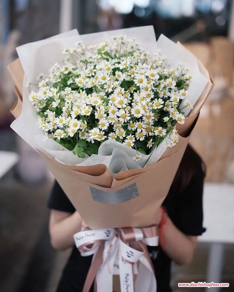 Bó hoa baby trắng li ti mang lại vẻ đẹp trong trẻo cho em gái