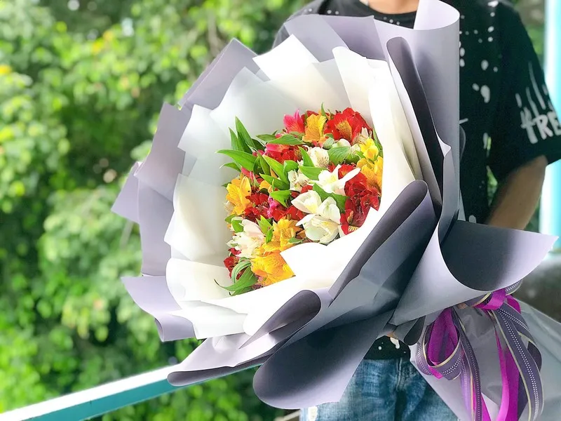 bó hoa sinh nhật thủy tiên nhiều màu sắc