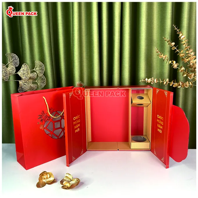 Hộp giấy đựng quà Tết cao cấp in chữ Chúc Mừng Năm Mới