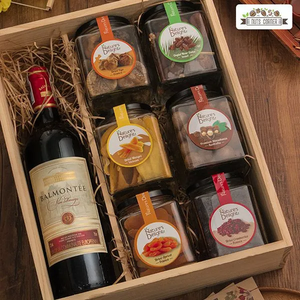 Thiết kế hộp quà Tết tinh tế thể hiện sự lịch sự và chuyên nghiệp