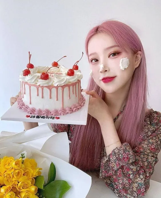 Hot girl rạng ngời chúc mừng sinh nhật